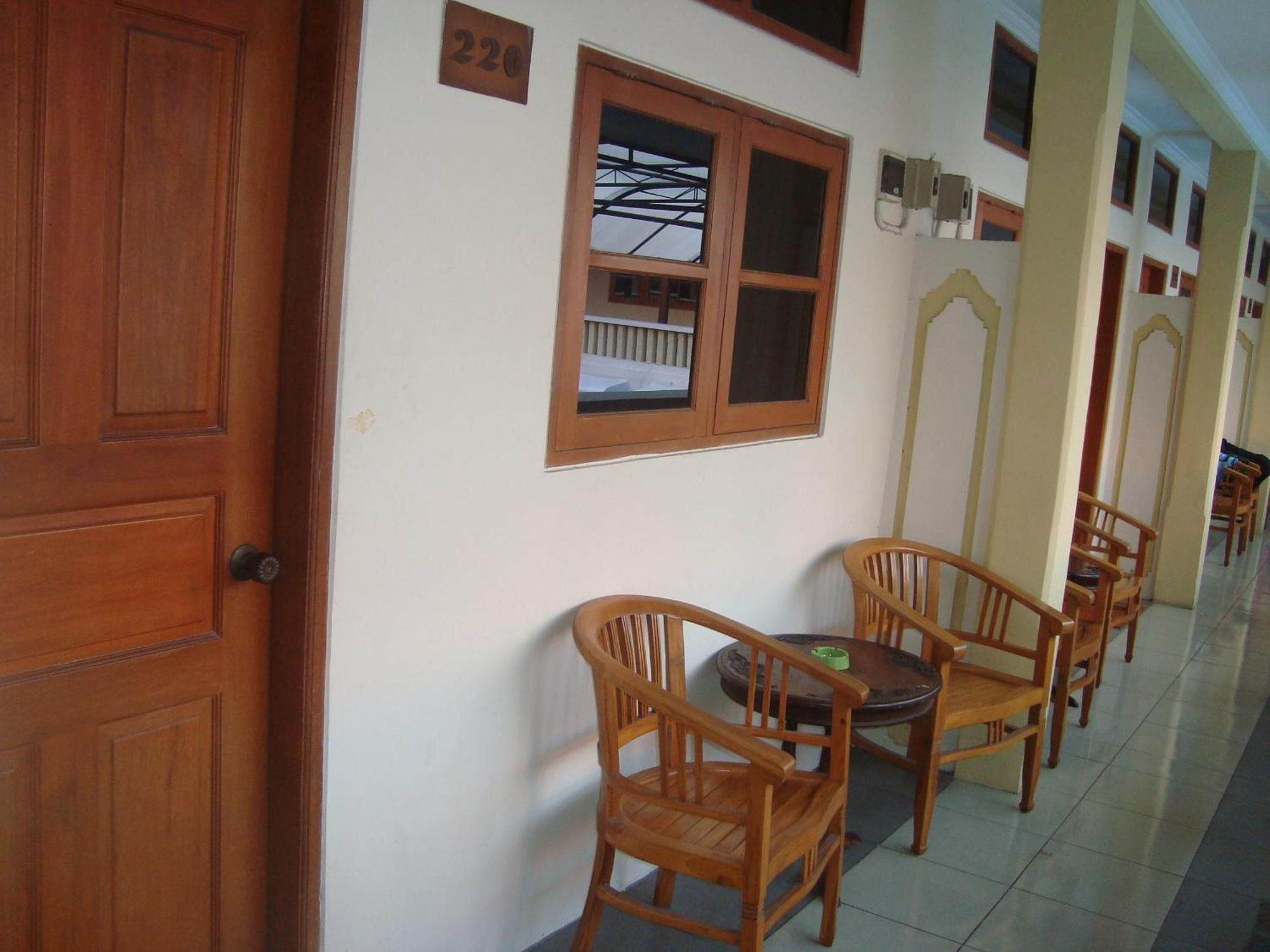 Rosani Hotel Kuta Lombok Exteriör bild