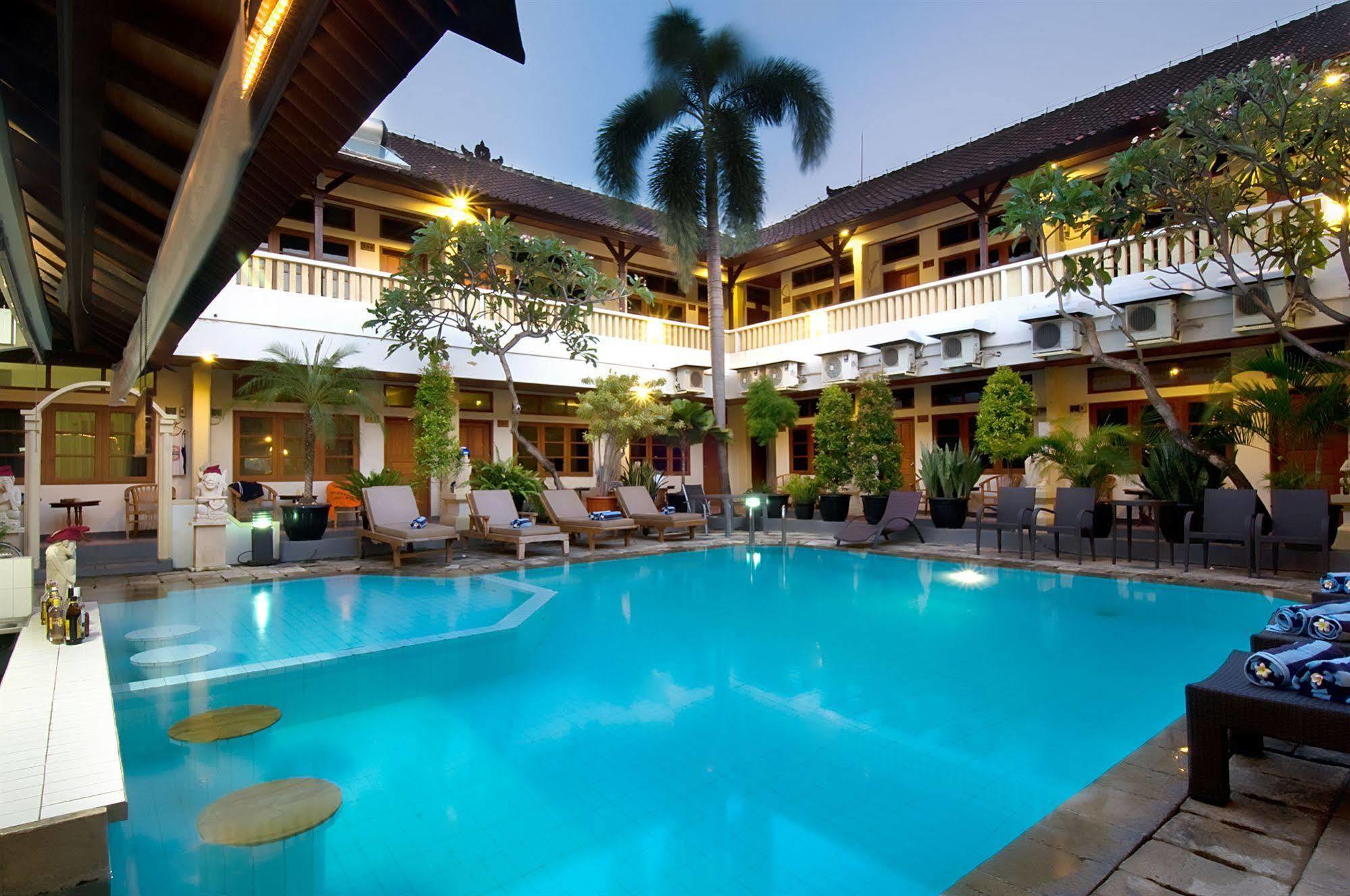 Rosani Hotel Kuta Lombok Exteriör bild