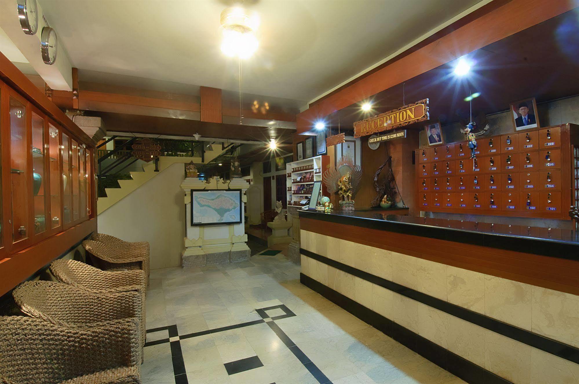 Rosani Hotel Kuta Lombok Exteriör bild