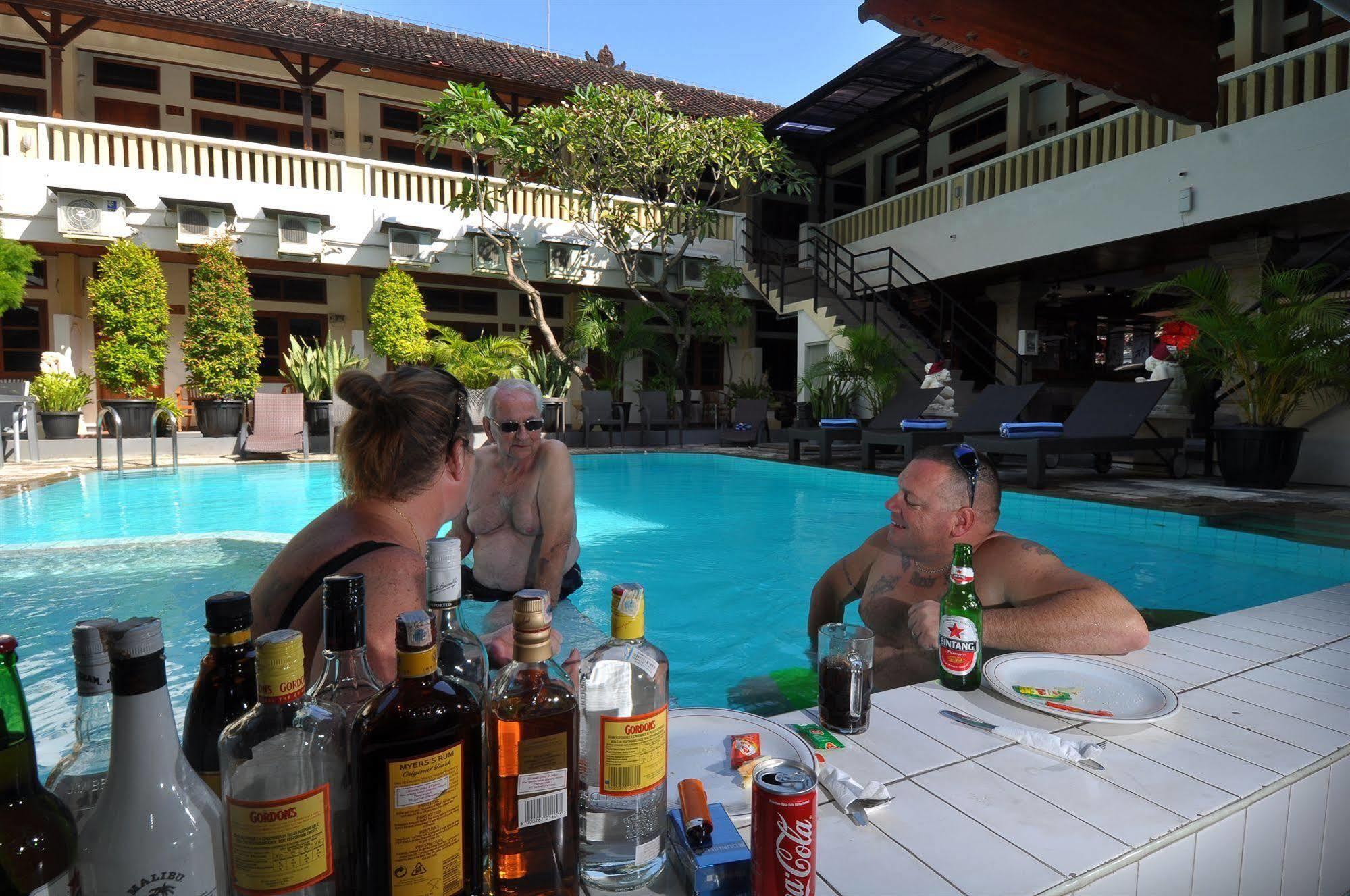 Rosani Hotel Kuta Lombok Exteriör bild